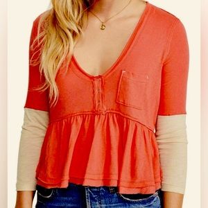 We The Free, Size Large, Coral, V-Neck Ruffled Henley Top